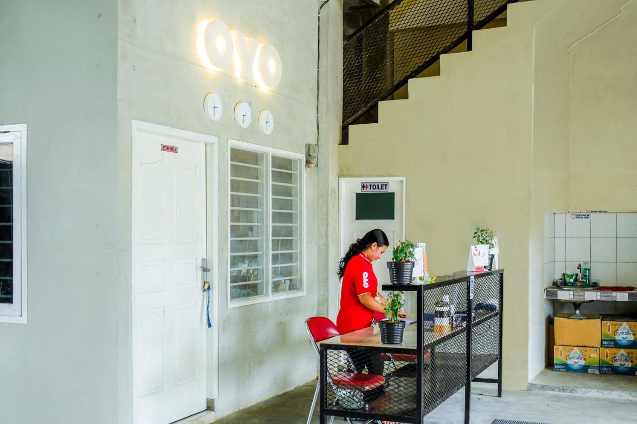 Hotel Oyo 183 The Pipe House Palembang Zewnętrze zdjęcie